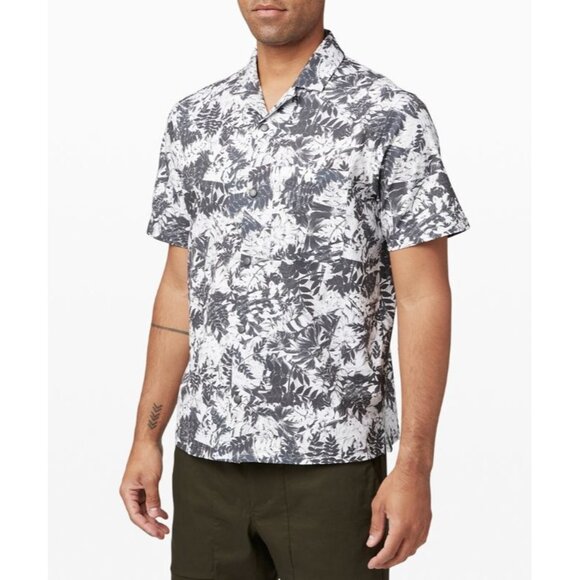Lululemon  Short Sleeve Button Up Shirt - Size L - Picture 1 of 5